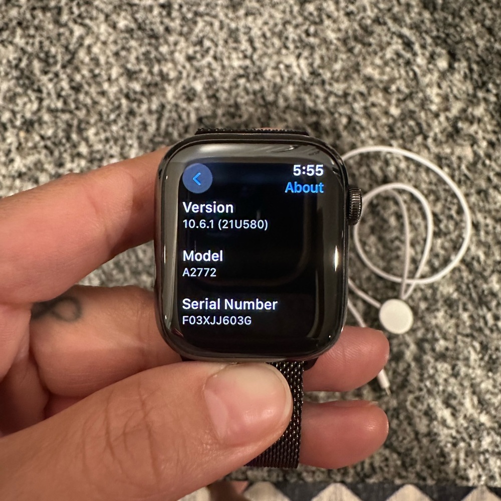 Apple Watch Series 8 GPS + Cellular 41mm Graphite SS Case & Milanese Loop